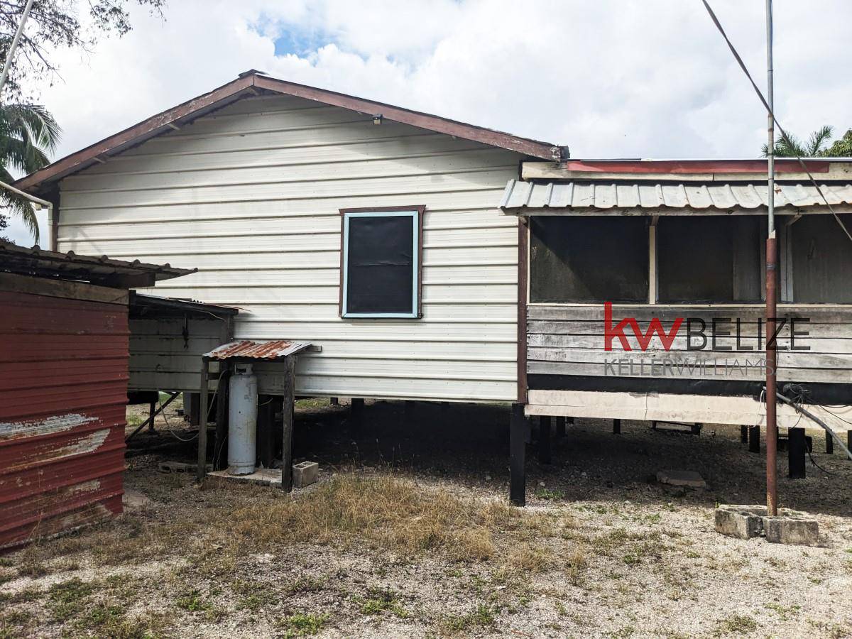Stunning Property with 2000 Feet Lake Frontage Orange Walk Town Orange Walk District