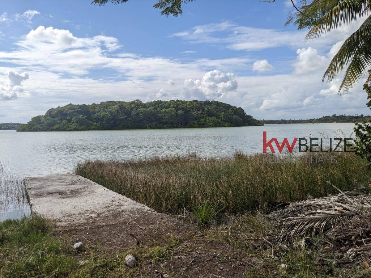 Stunning Property with 2000 Feet Lake Frontage Orange Walk Town Orange Walk District
