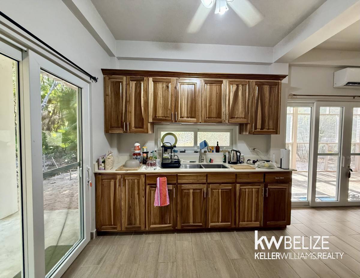 1152 Placencia Road Placencia Stann Creek District