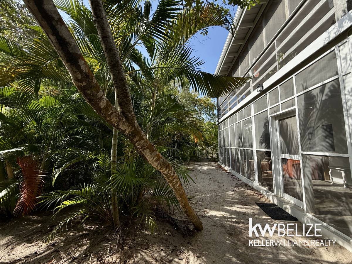 1152 Placencia Road Placencia Stann Creek District