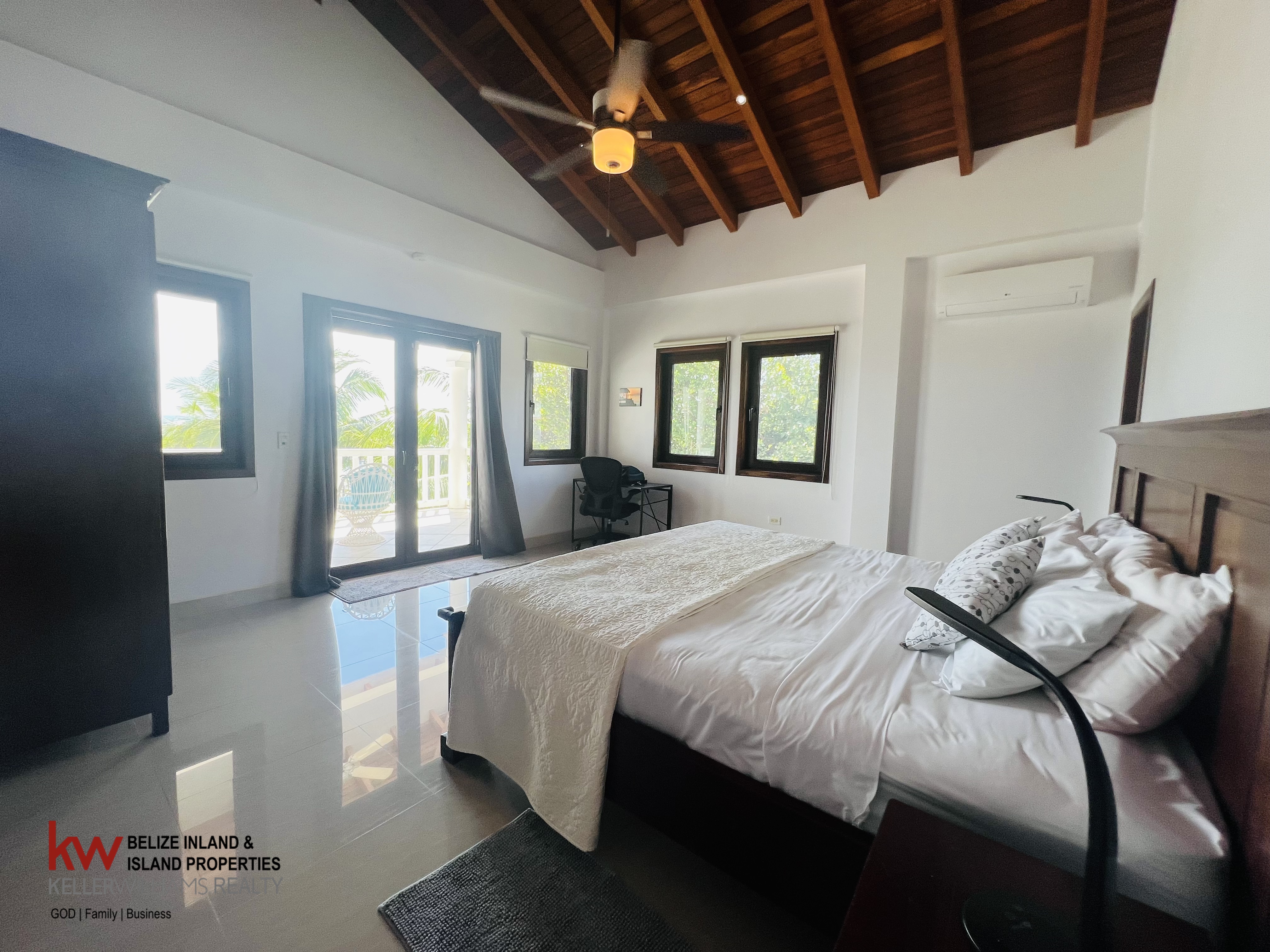 98 Placencia Rd #North Plantation Placencia Village Stann Creek District