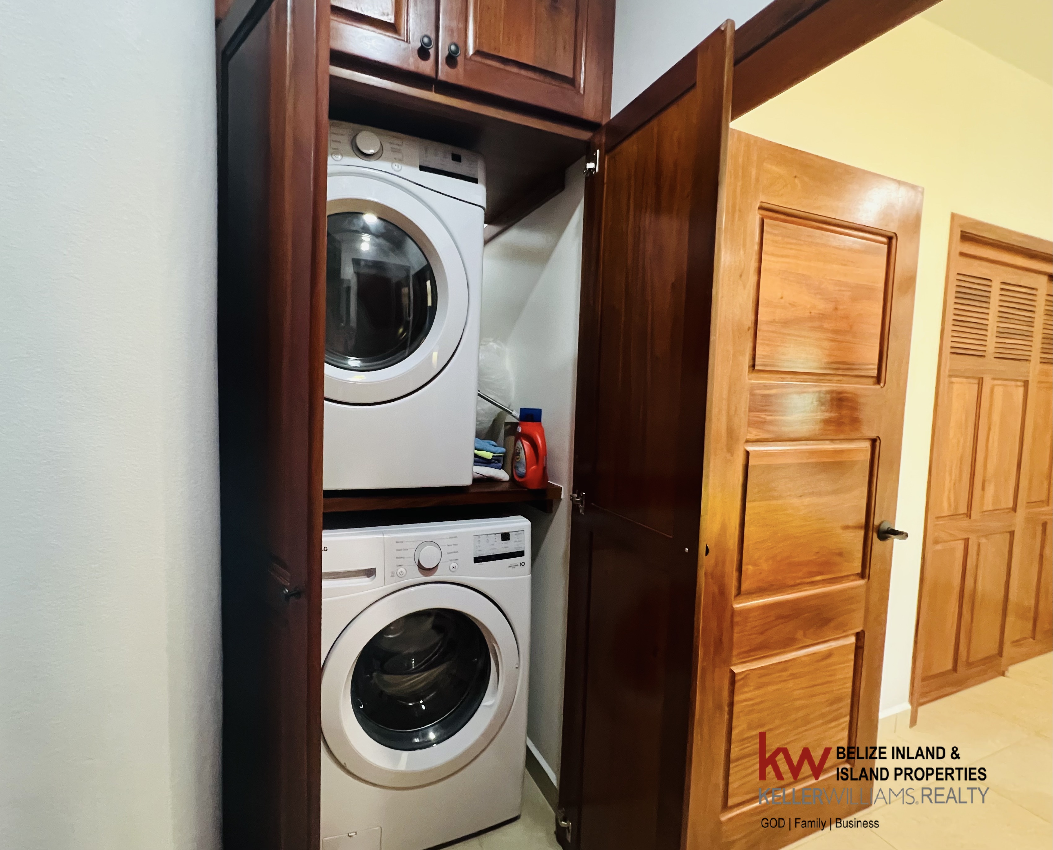 98 Placencia Rd #North Plantation Placencia Village Stann Creek District