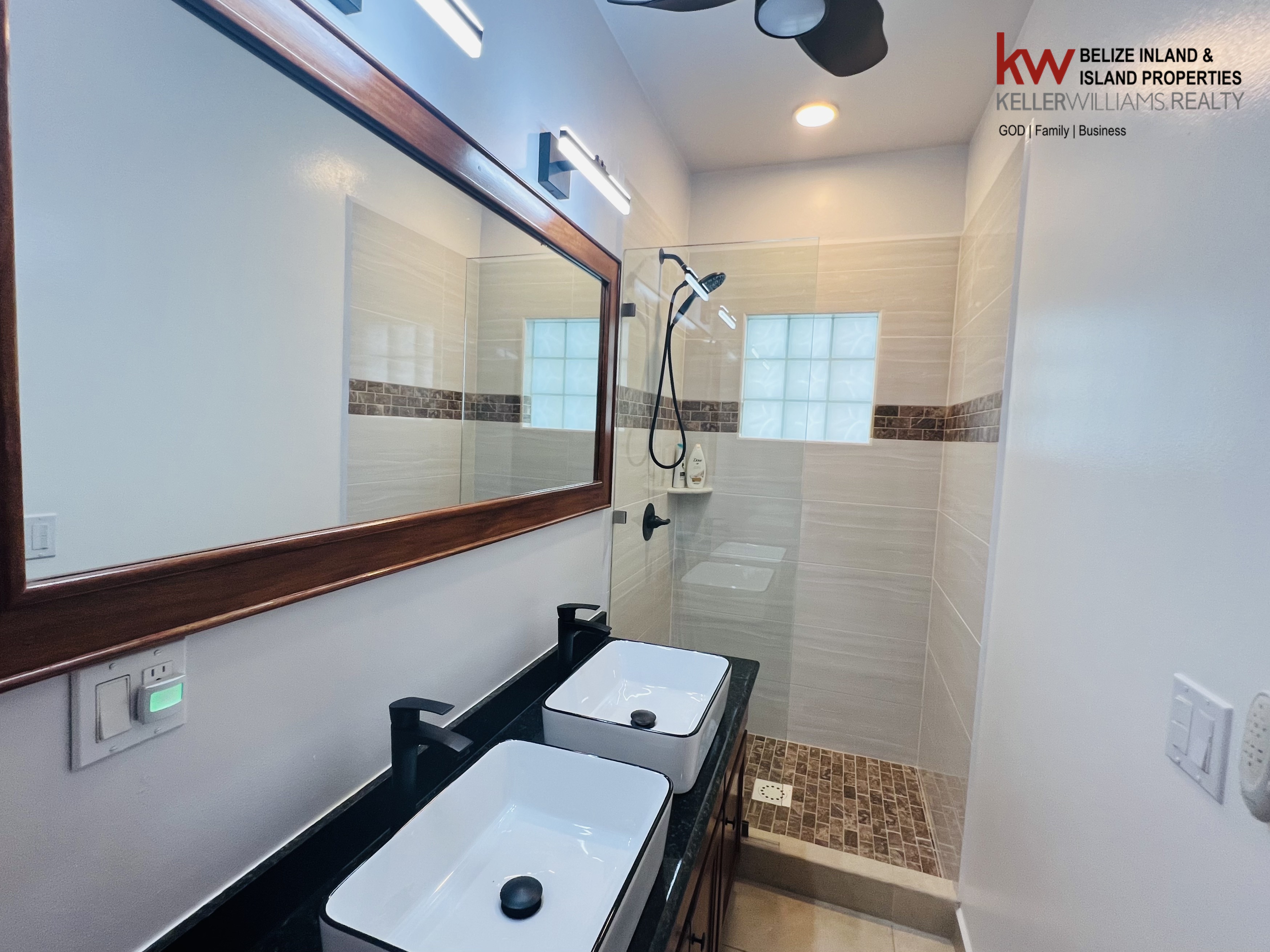98 Placencia Rd #North Plantation Placencia Village Stann Creek District