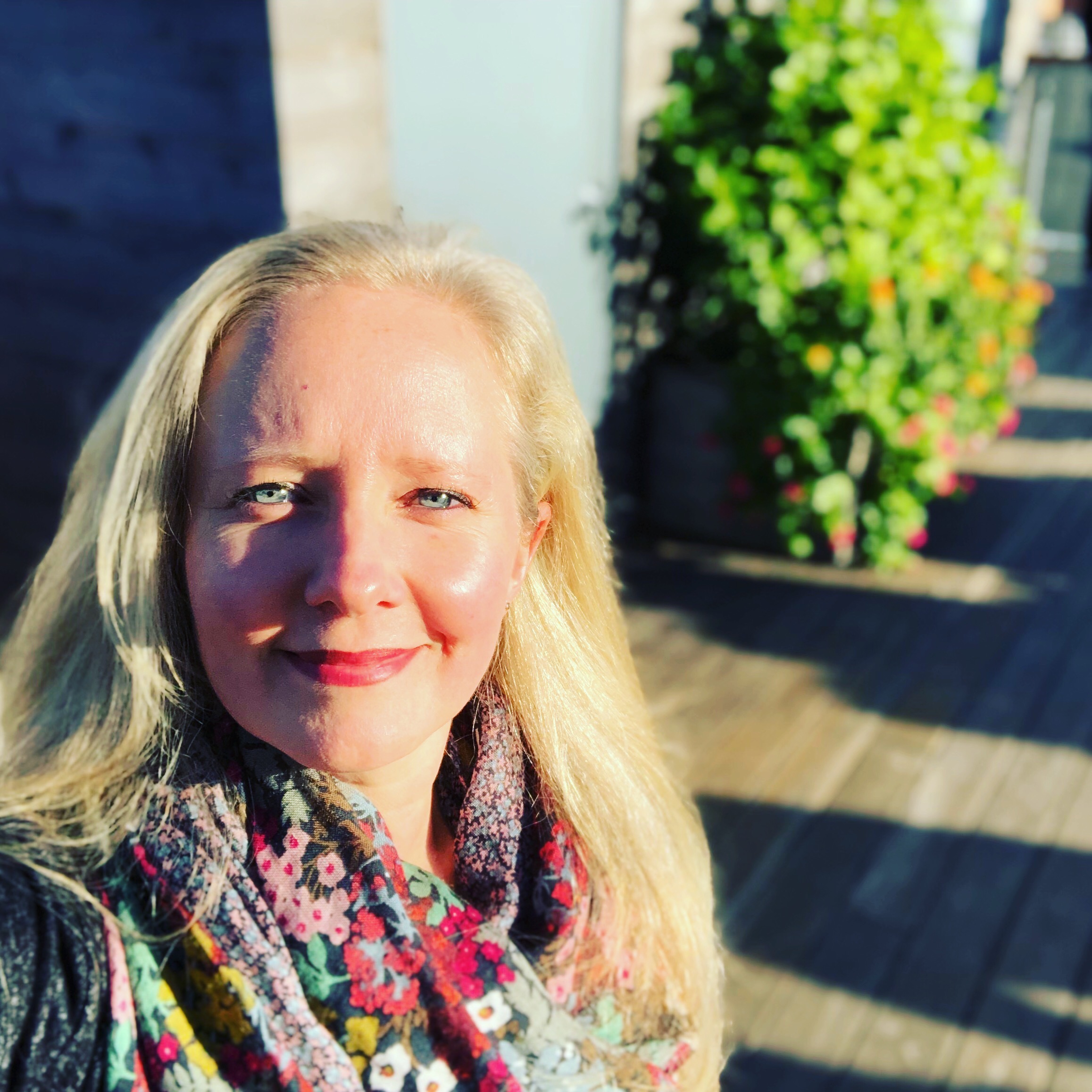 Julie Hines [Profiles] • Instagram, Twitter, TikTok Foller