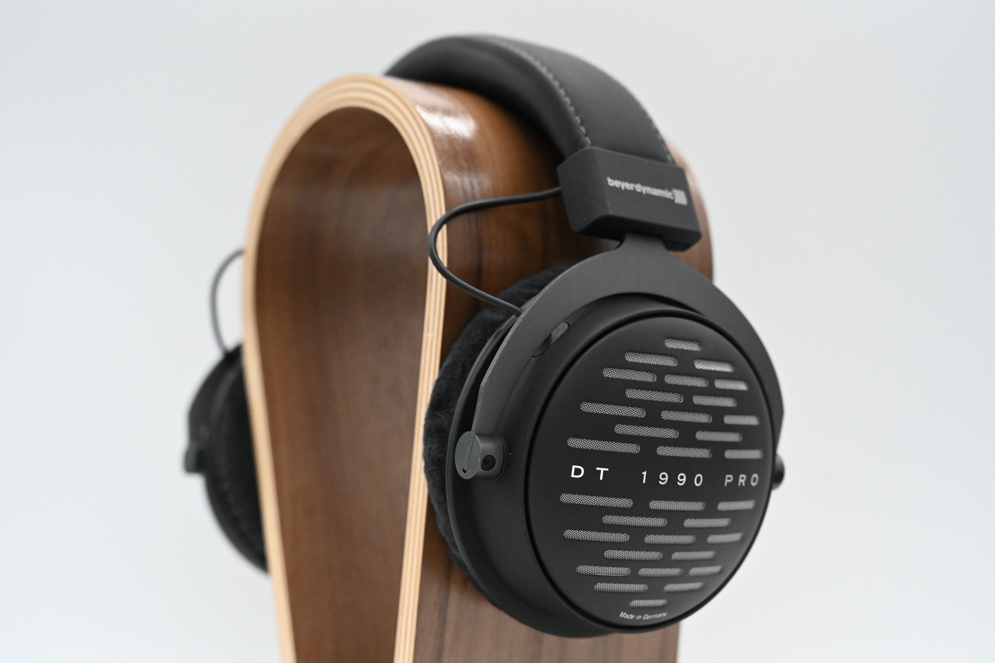 beyerdynamic dt1990pro箱にはやや傷みあり