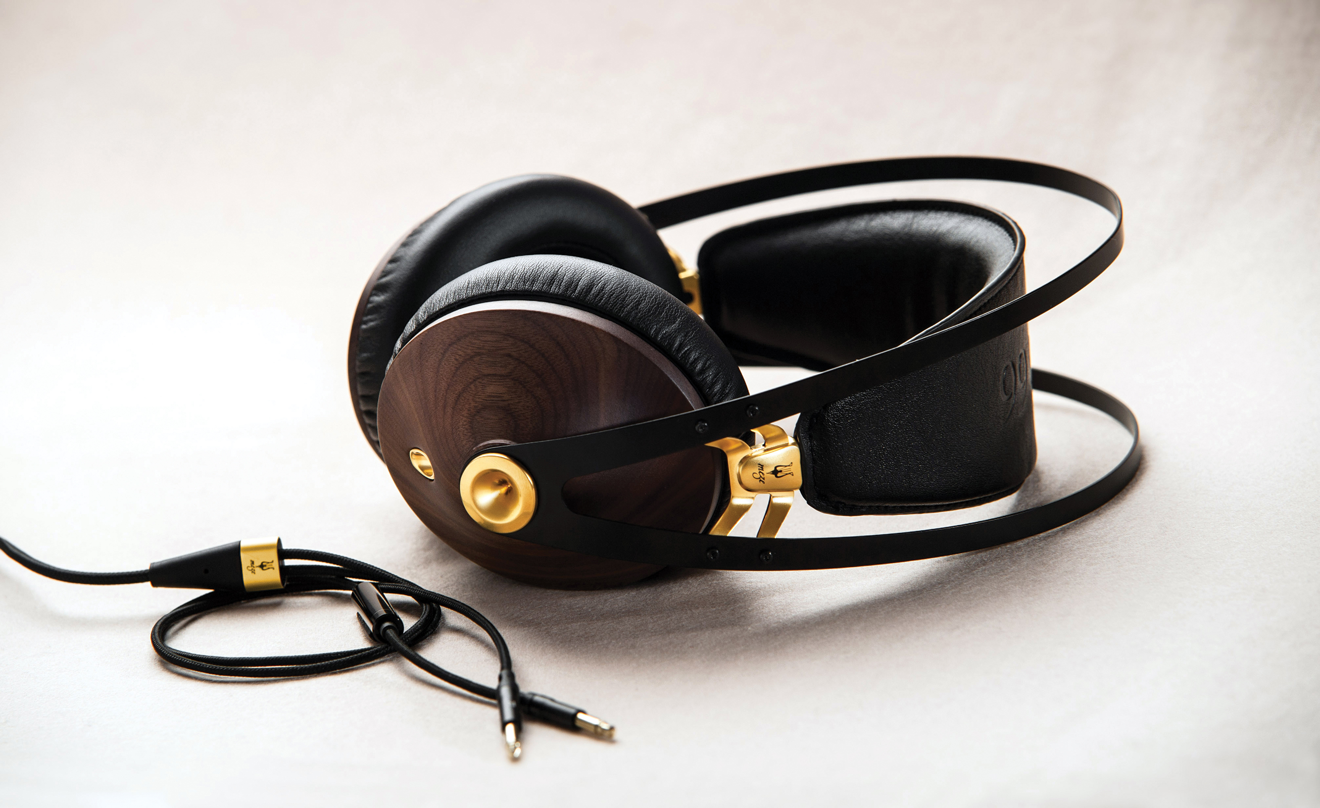 Meze Audio 99CLASSICS Walnut Gold | オーディオサブスク