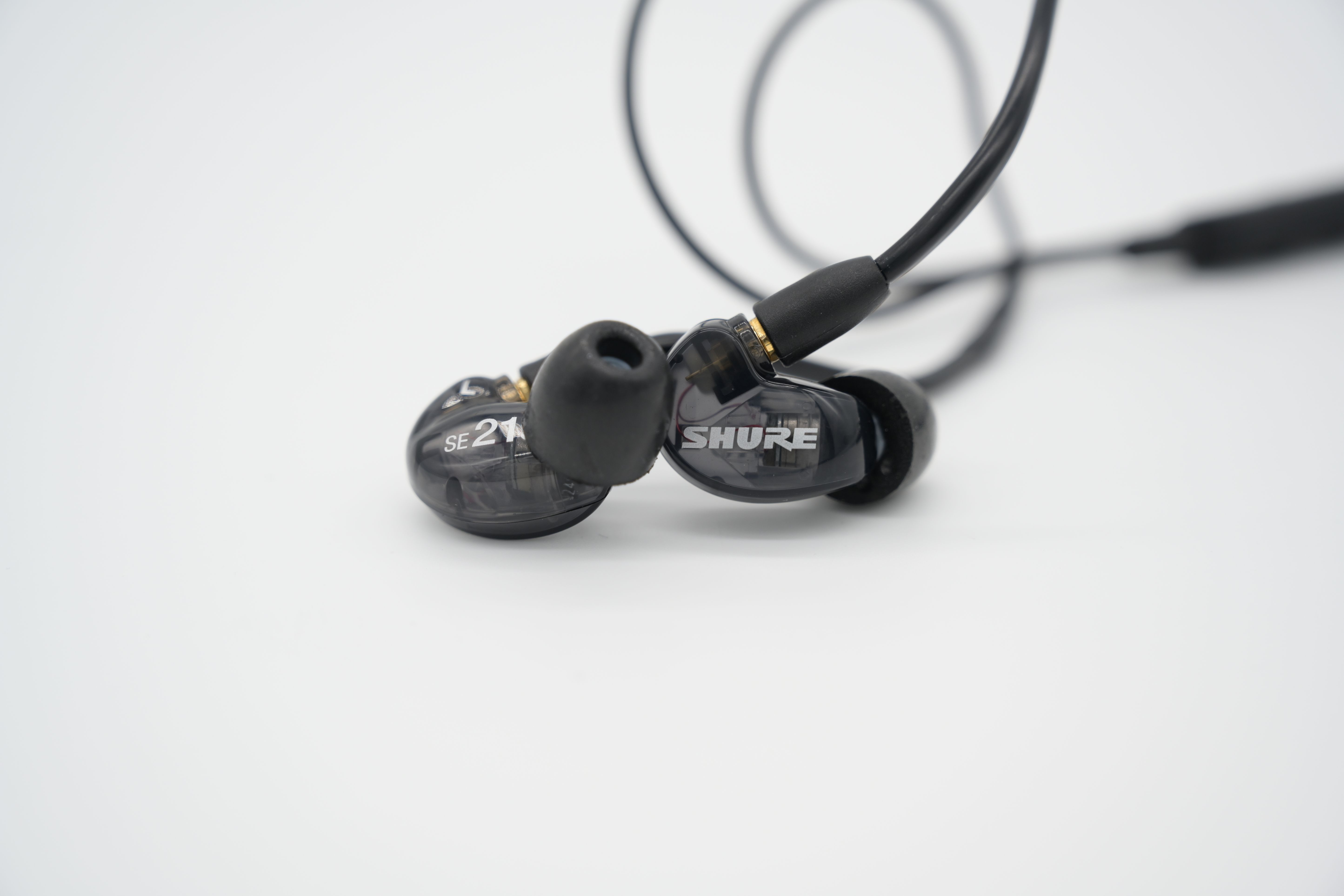 SHURE SE215 UNI Black | オーディオサブスク ONZO