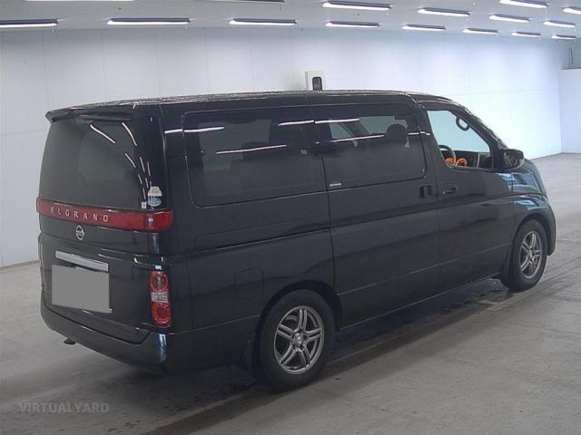 Nissan ELGRAND 8 Seater 4WD Luxury People Mover