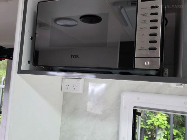 VISCOUNT V2 19'6 REAR DOOR CAFE DINING