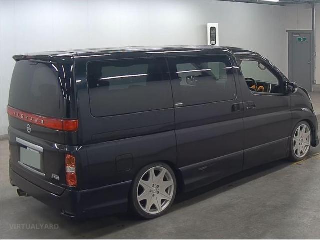 Nissan ELGRAND Luxury 8 Seater Half-Leather Sunroof