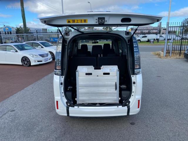 TOYOTA Voxy WHEEL CHAIR RAMP