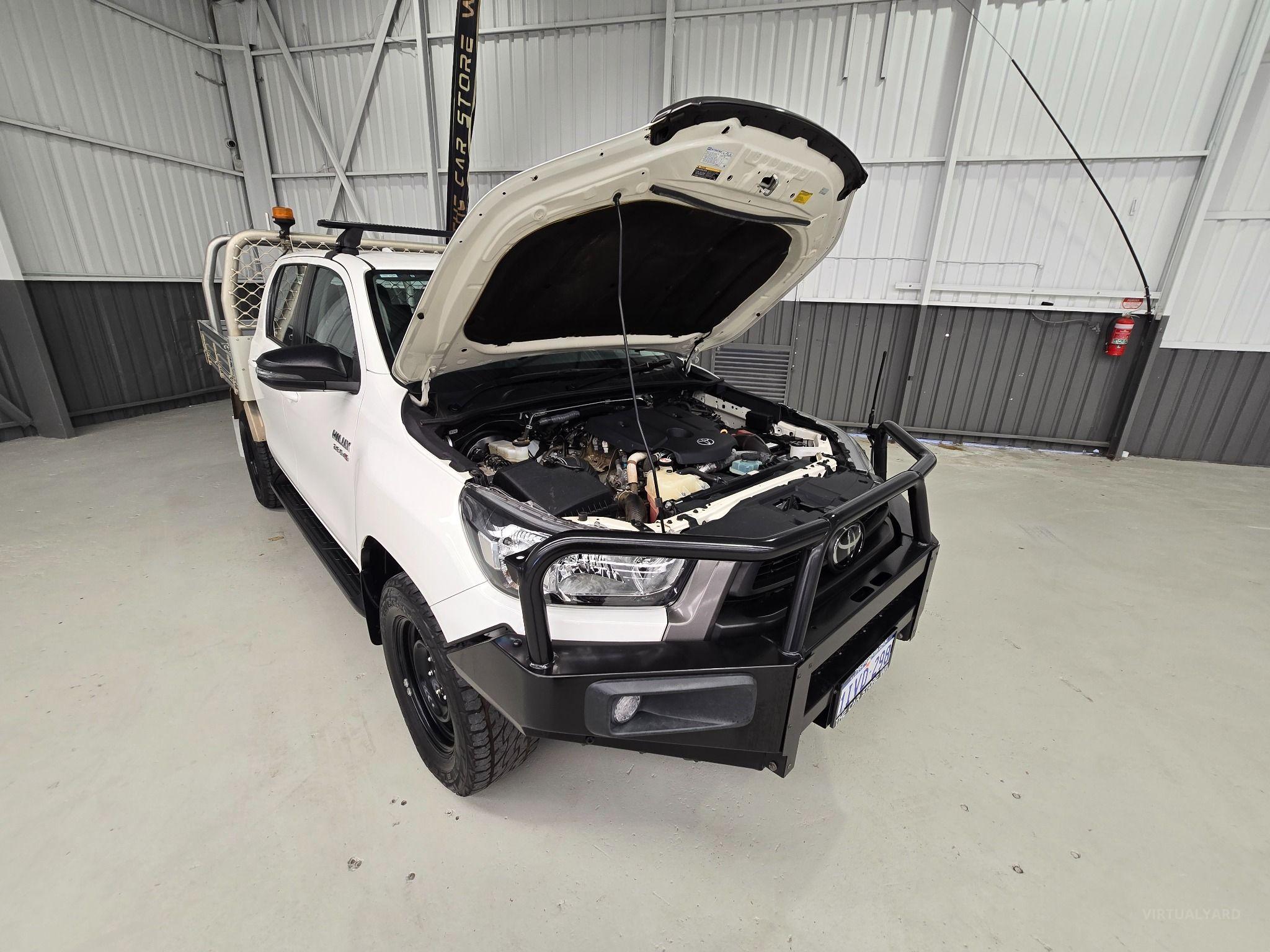 TOYOTA HILUX GUN126R SR CAB CHASSIS DOUBLE CAB 4DR SPTS AUTO 6SP, 4X4 1065KG 2.8DT