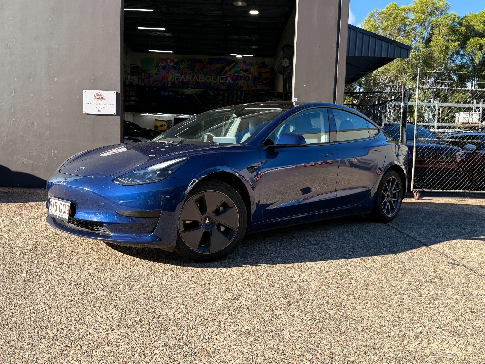 TESLA MODEL 3 REAR-WHEEL DRIVE MY23