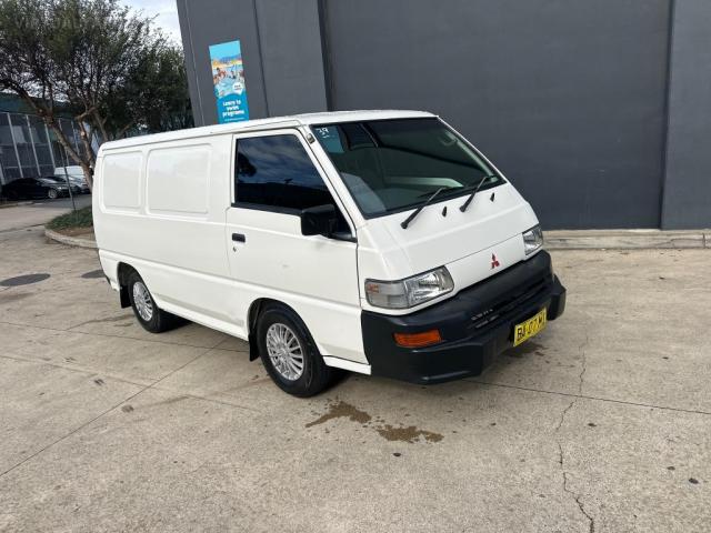 MITSUBISHI EXPRESS SJ MY09 VAN SWB 4DR MAN 5SP 1015KG 2.4I