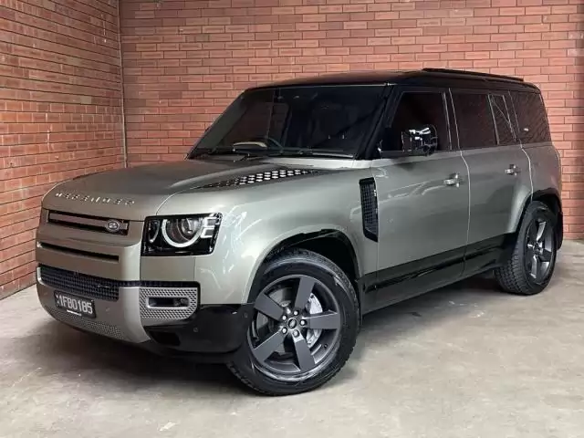 New 2023 Land Rover Defender 110 X-Dynamic SE 4D Sport Utility in