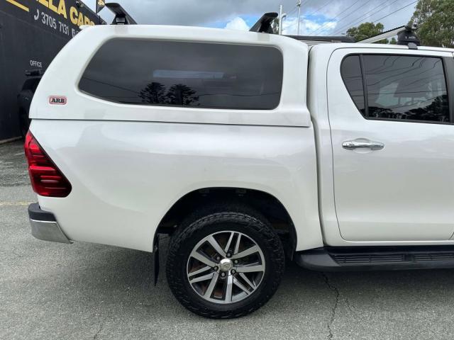 TOYOTA HILUX SR5 (4x4) GUN126R