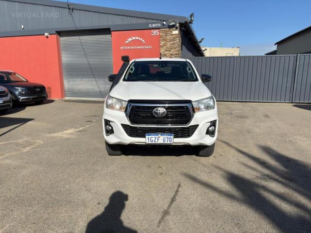 TOYOTA HILUX 2020 Toyota Hilux GUN126R SR Double Cab Glacier White 6 Speed Sports Automatic Cab Chassis