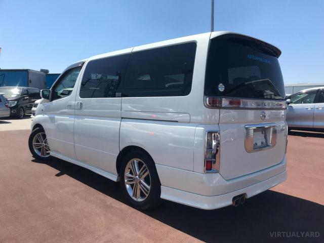 Nissan ELGRAND 8 Seater Luxury People Mover | Sunroof Rider