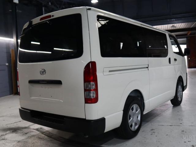 TOYOTA HIACE CREWMAN WITH FACTORY TRUNDLE CABINETS TRH200