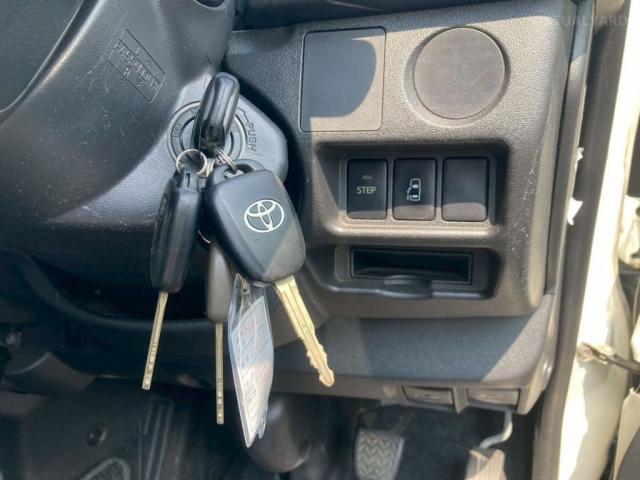 TOYOTA Hiace Welcab Rear Arm Hoist 8 Seats plus Rear Wheelchair Auto 2.0i TRH200