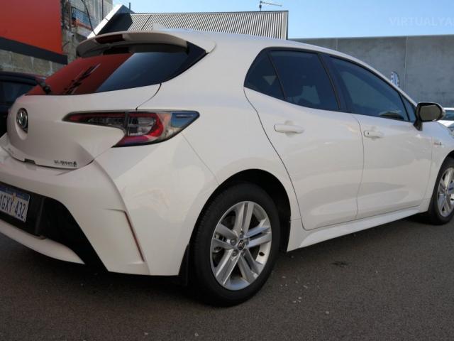 TOYOTA COROLLA ASCENT SPORT + NAVI HYBRID ZWE211R