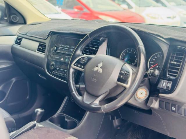 MITSUBISHI OUTLANDER ES (4x2) ZJ