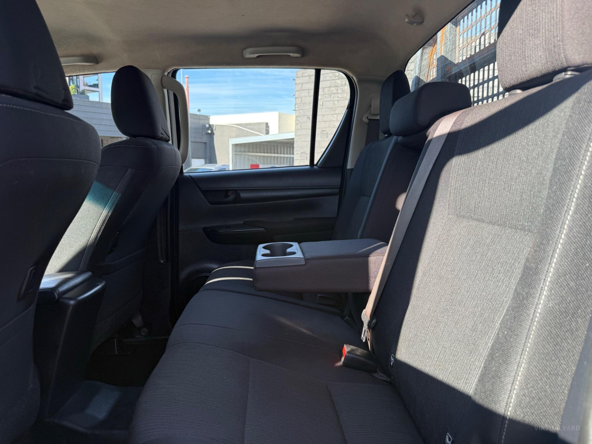 TOYOTA HILUX GUN126R SR CAB CHASSIS DOUBLE CAB 4DR SPTS AUTO 6SP, 4X4 1065KG 2.8DT