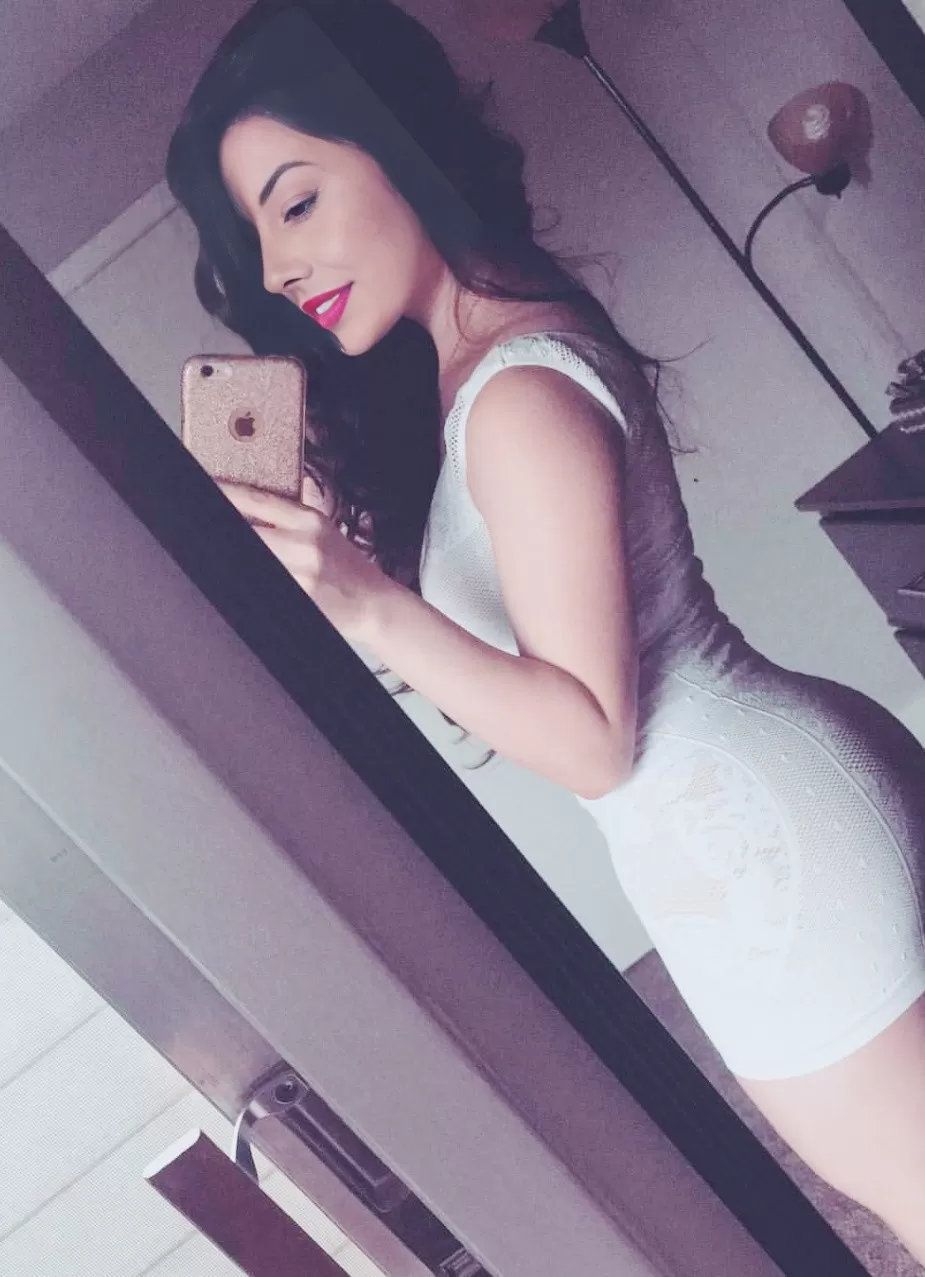 holly hush escorts sydney private escort in Sydney