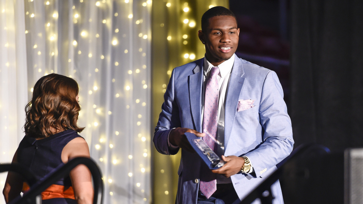 <em> Jalen Harris accepts the War Eagle Moment award at the AUSPYS on behalf of Auburn football's November to Remember. Photo: Wade Rackley/Auburn Athletics</em>