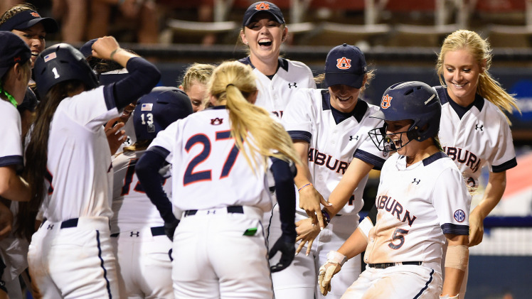 Emily Carosone (5) comes home with the winner, a grand slam for Auburn