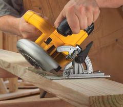 15 Amp Corded 7-1/4 in. Lightweight Circular Saw - Image 3