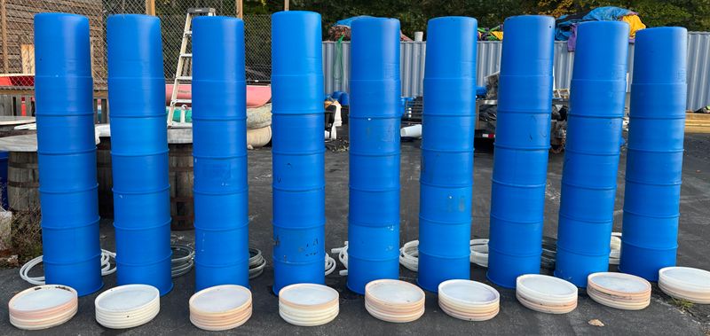 6 - 21 Gal Plastic Barrels w/ lids & lid rings - Image 1