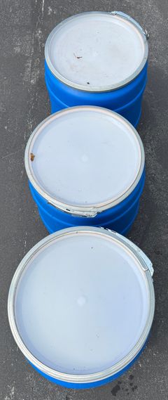 3 ~20 Gallon Industrial Plastic Barrels w/ Lid - Image 2