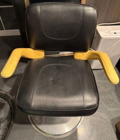 Stylist Salon Chair - Image 1