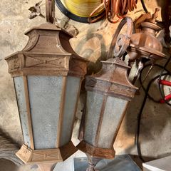 Collection of Rustic Traditional Exterior Lighting  (7 pieces 1 New in the box) - Image 5