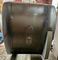 Manual Paper Towl Dispenser  - Image 1
