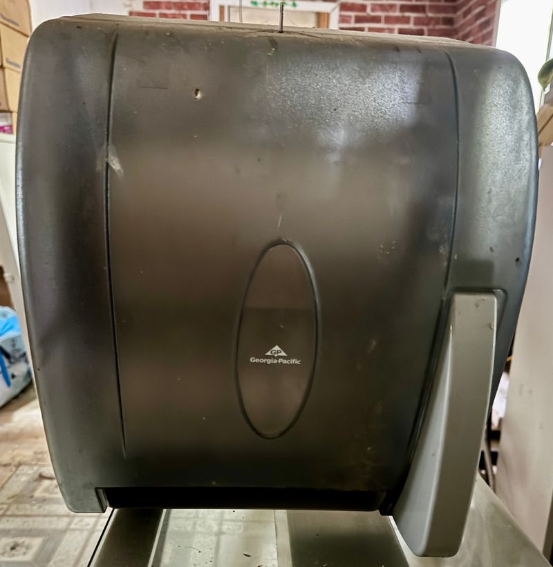 Manual Paper Towl Dispenser  - Image 1