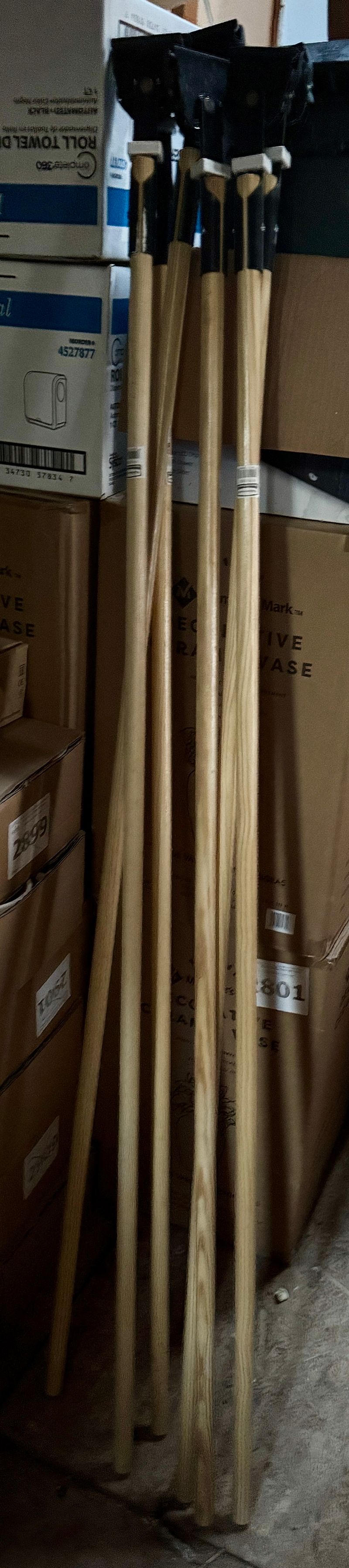 Rubbermaid Commercial Mop Handles (x6) - Image 1