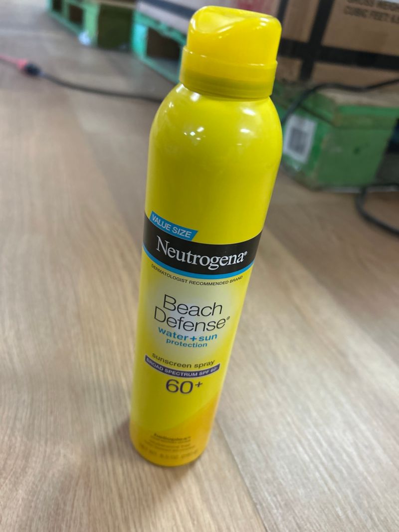 Neutrogena Beach Defense Sunscreen Spray SPF 60+, 8.5 oz - Image 1