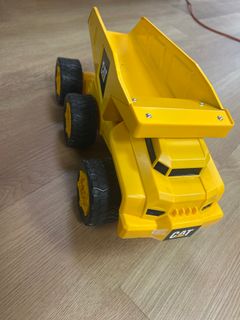 CAT Massive Mover RC Steel Dump Truck - Image 3