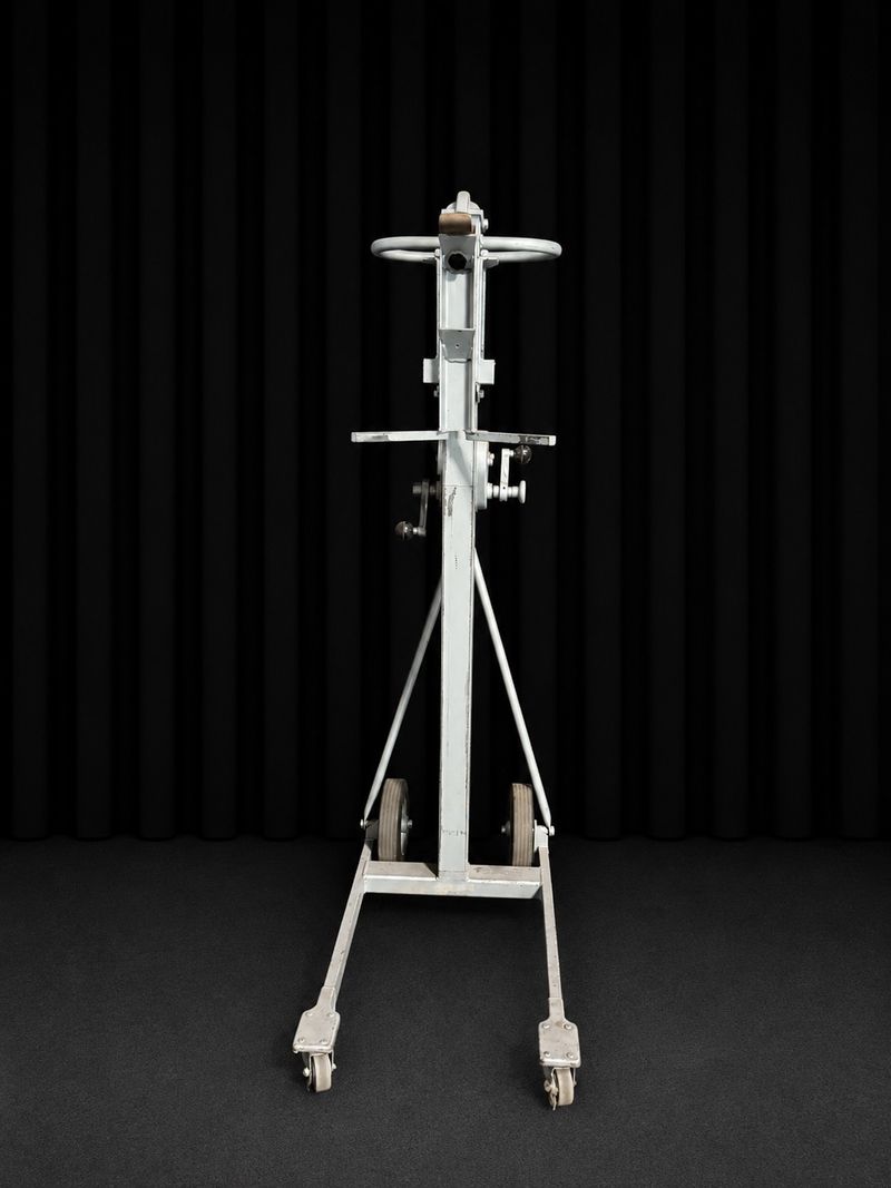 VERVETTE Mechanical Lifting Device - Image 1