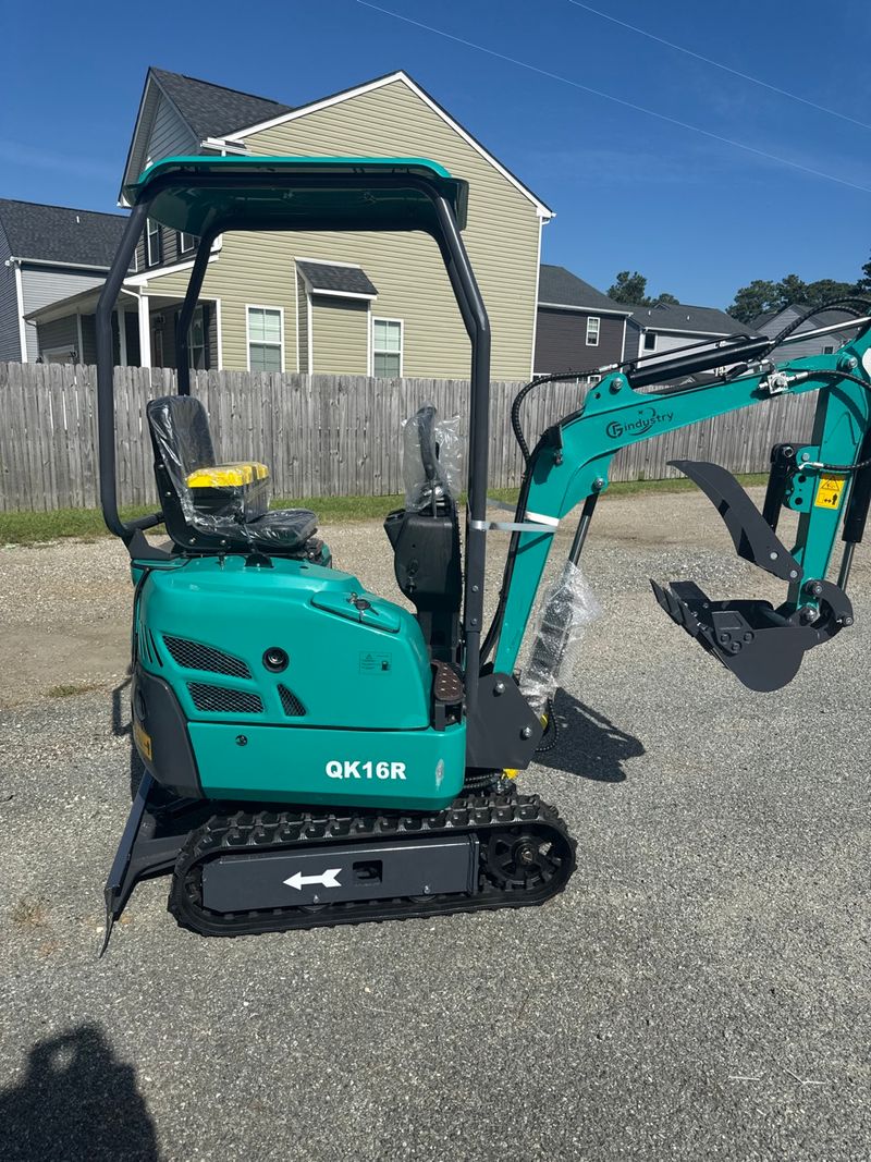 Mini excavator QK16R - Image 1