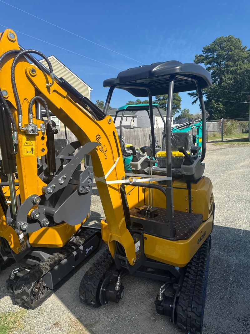 Mini excavator QK20R - Image 1
