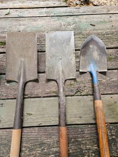 Shovels With Wood Handles - Image 3