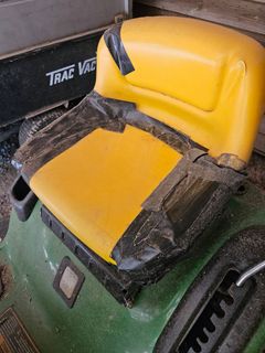John Deere L110 Automatic Riding Mower - Image 6