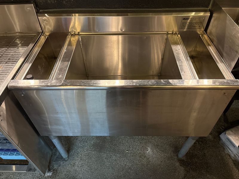 Underbar Ice Bin with Bottle Storage - Image 1