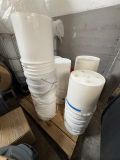 Plastic Buckets w/Lids - Image 2