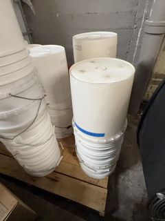 Plastic Buckets w/Lids - Image 4