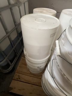 Plastic Buckets w/Lids - Image 7