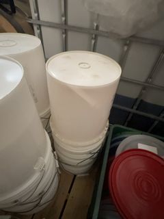Plastic Buckets w/Lids - Image 8